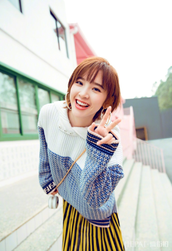 唐艺昕新发型太惊艳了!摩卡波波头意外时尚气质,美得太高调