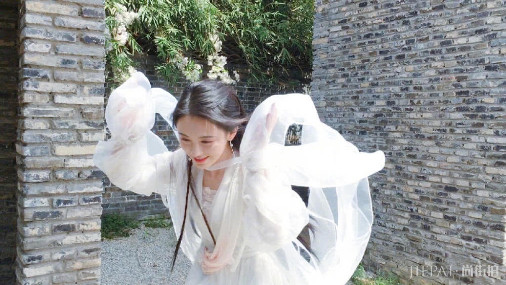 鞠婧祎版《新白娘子传奇》白素贞上线,一身素雅,美若天仙