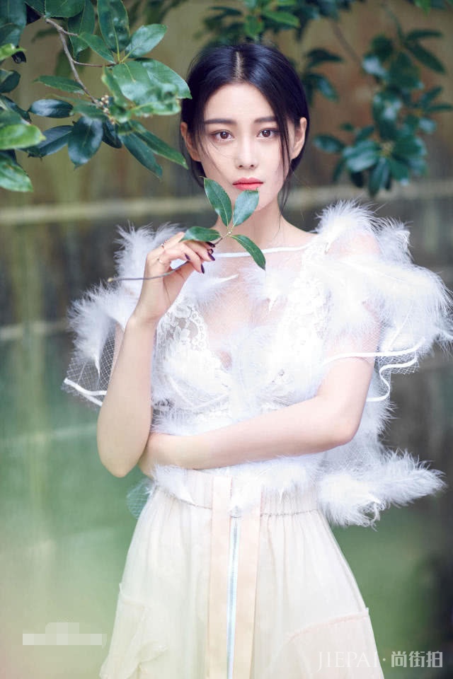 女生长得帅是什么体验？张馨予晒照解答 短发剑眉英气十足