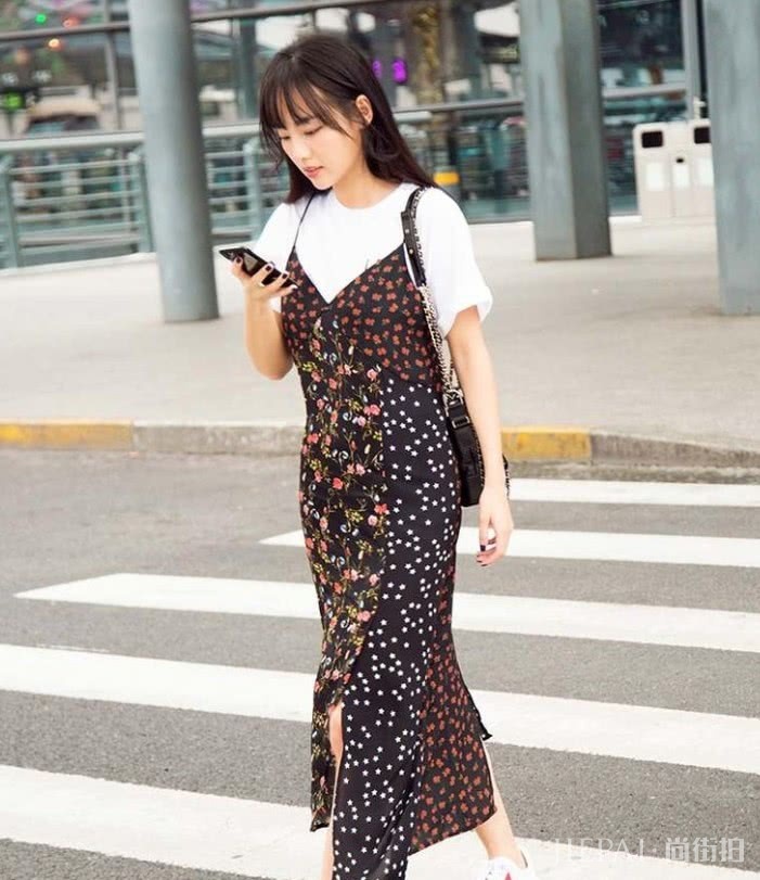 张嘉倪穿黄色衣裙，气质优雅温柔可人