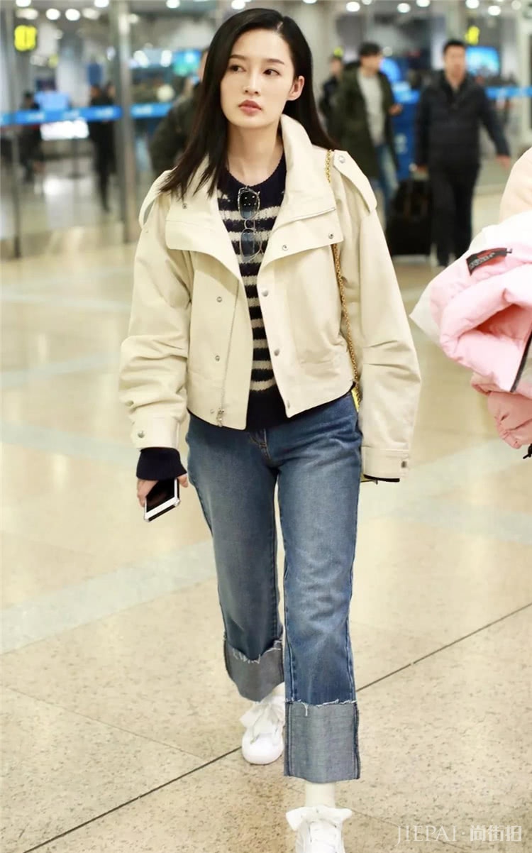 春季怎么穿？这样穿白外套最好看