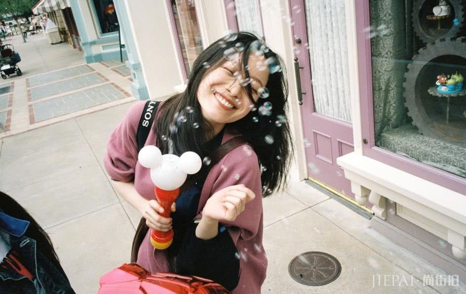 不愧是行走中的穿搭教科书,倪妮刘雯分分钟美爆朋友圈!