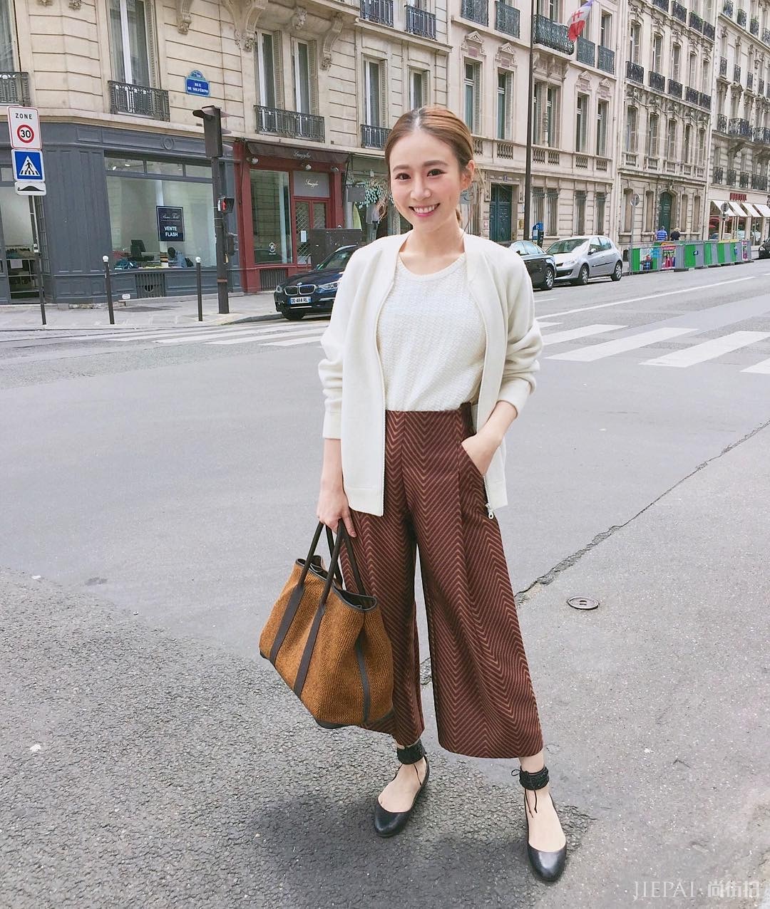 这位小个子台湾女生太会穿了！配色高级又大方，随性搭出好气质