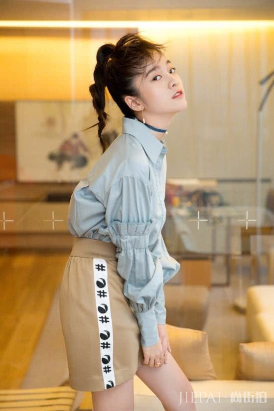 张雪迎换波波头清爽又减龄，天热剪这款发型甜美又好看