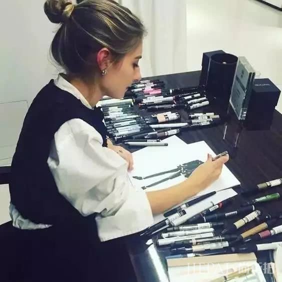 这位时尚博主用衣品把摄影师撩成男友,这也太秀了吧