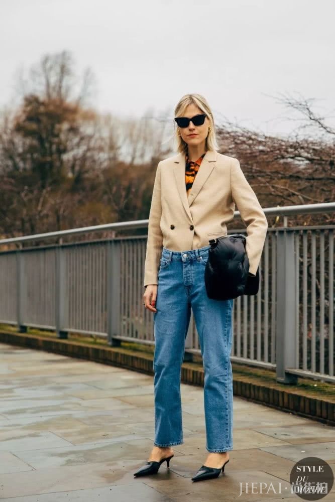 流行色难穿？试试显白好搭的大豆米色