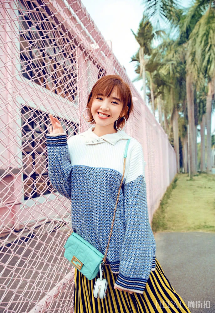 唐艺昕新发型太惊艳了!摩卡波波头意外时尚气质,美得太高调