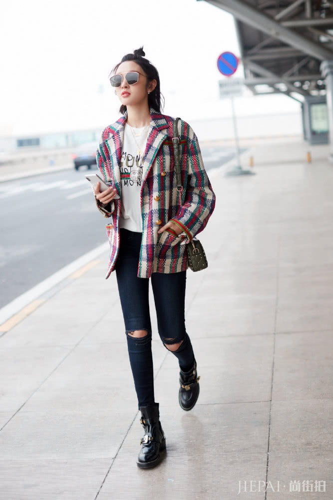 唐艺昕新发型太惊艳了!摩卡波波头意外时尚气质,美得太高调