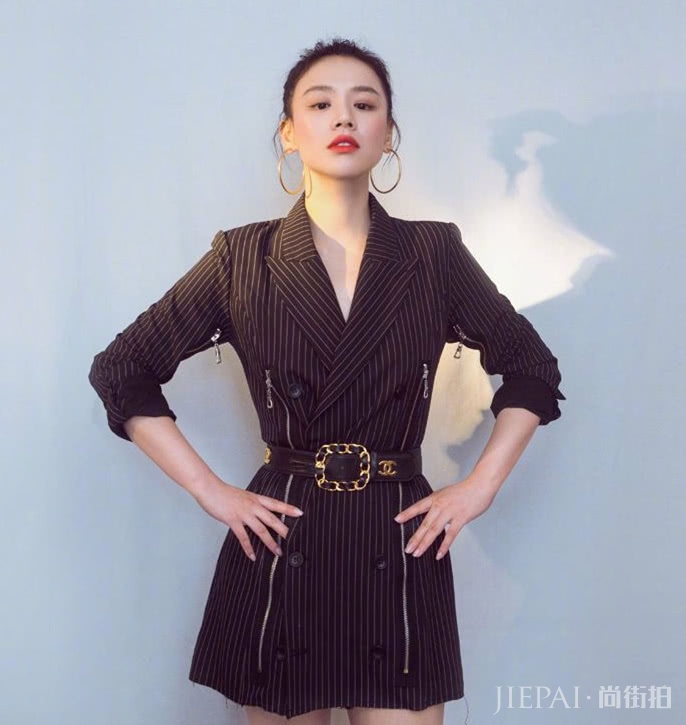 时髦西装裙 拯救你缺失的女人味