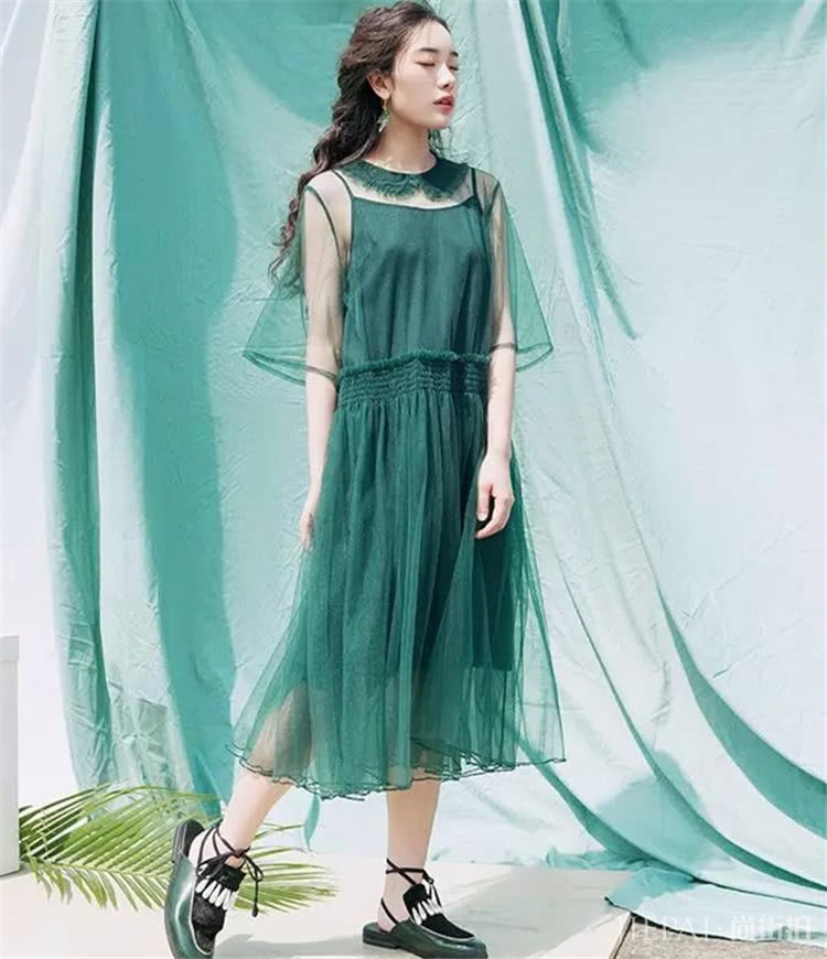 爱美的小仙女穿上连衣裙风情万种，尽享春日好风光