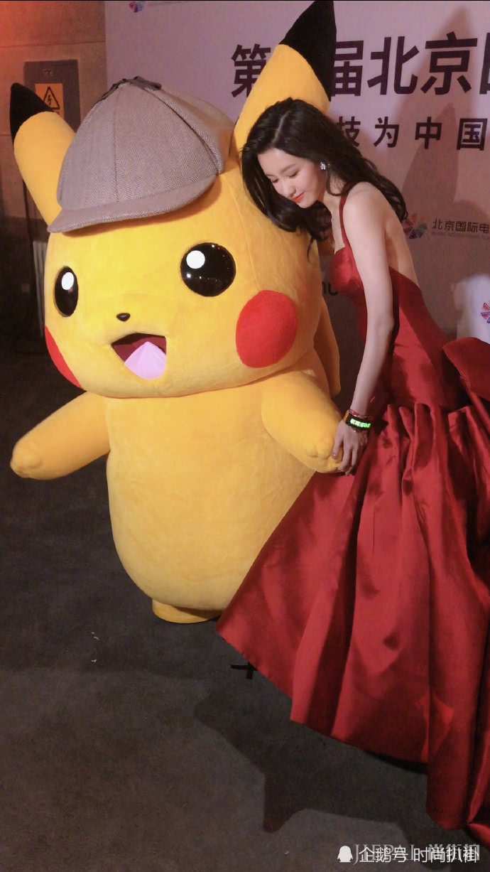 陈都灵港式轻熟风比之前清纯造型惊艳多了