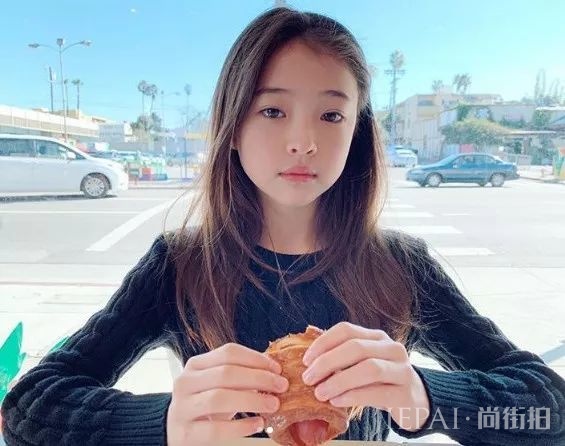 这位11岁的混血小美女，是小宋慧乔还是小Jennie？