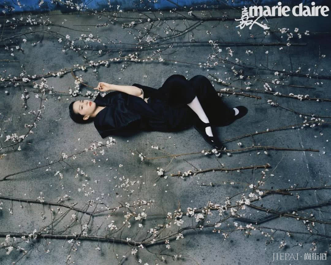 刘亦菲最新杂志大片出炉 人间烟火中安静地发着光