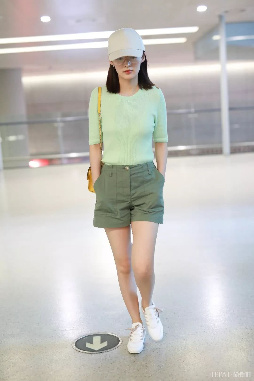 刘雯和李沁都pick的这件针织衫！真的显瘦又百搭