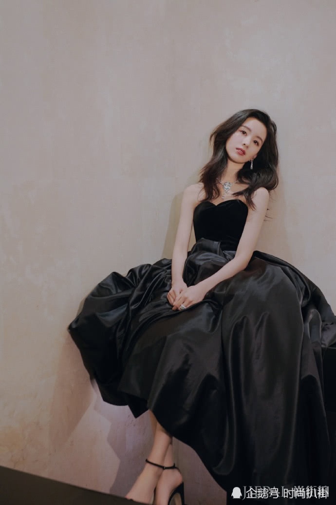 陈都灵港式轻熟风比之前清纯造型惊艳多了