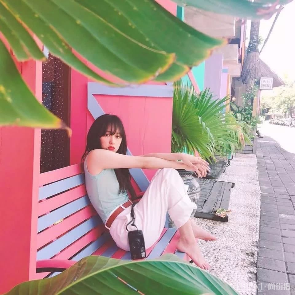 别再穿阔腿裤，2019最流行的4条裤子长这样