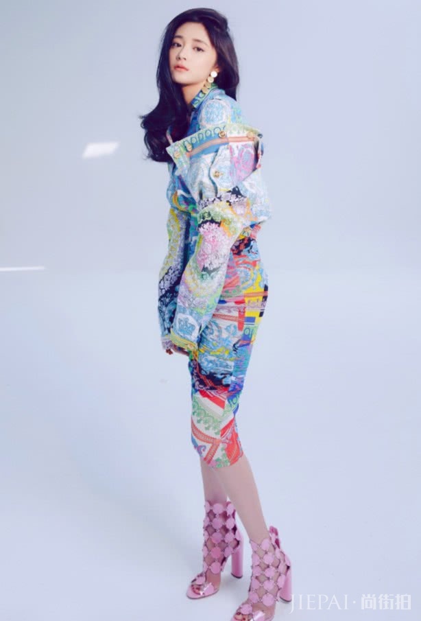 周洁琼穿不贴透明胶带穿不了鞋?新鞋子太另类