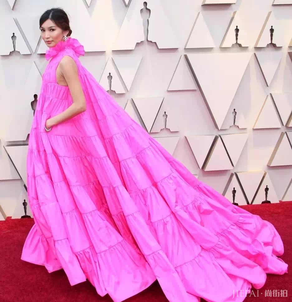 从龙套到女主？华裔新星Gemma大片不断，红毯造型堪称衣架子