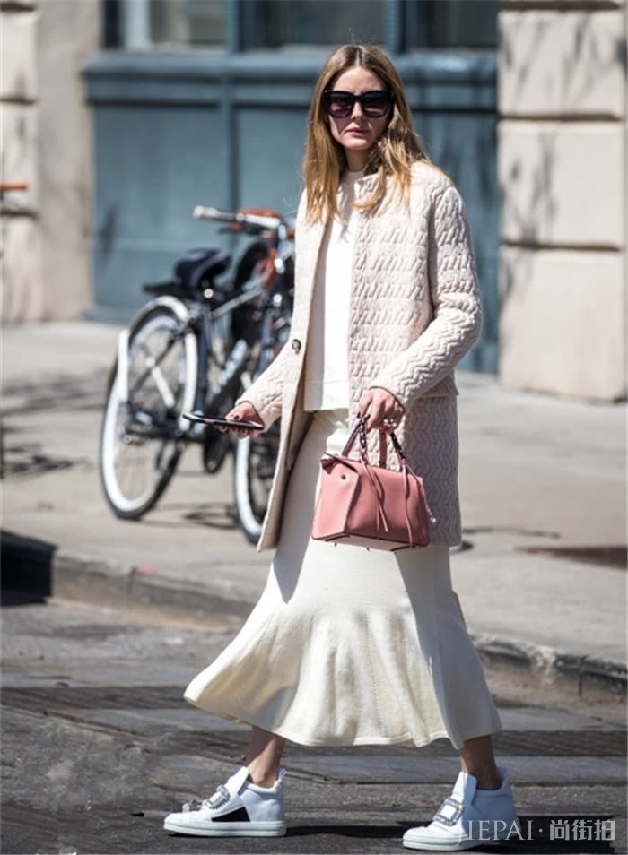 春季穿小白鞋去踏青,舒适又不失文艺感