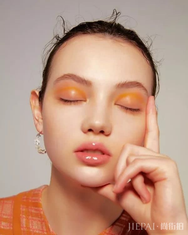 入夏的第一款妆，必须是橘子汽水色的
