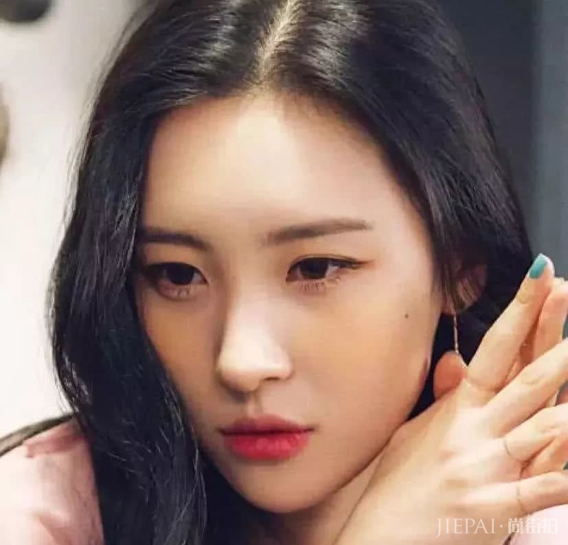 IU的“北冰洋妆” 最近火了…黄色腮红的风你跟吗？