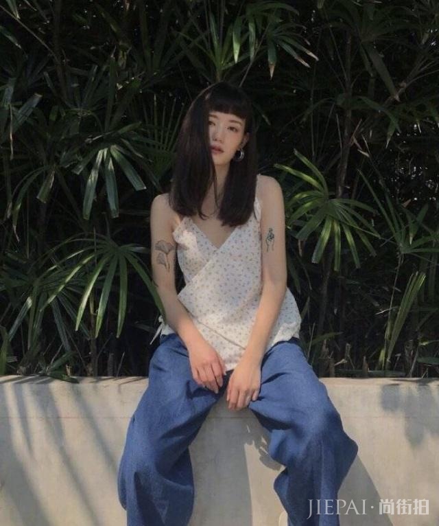 泰国时尚博主搭配清爽干净,穿着上身可爱还显气质