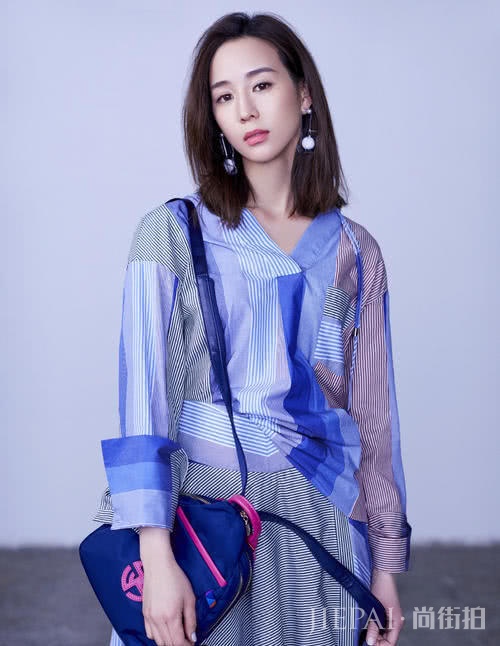 张钧甯机场街拍 穿近3万的大衣,秒变气质女神