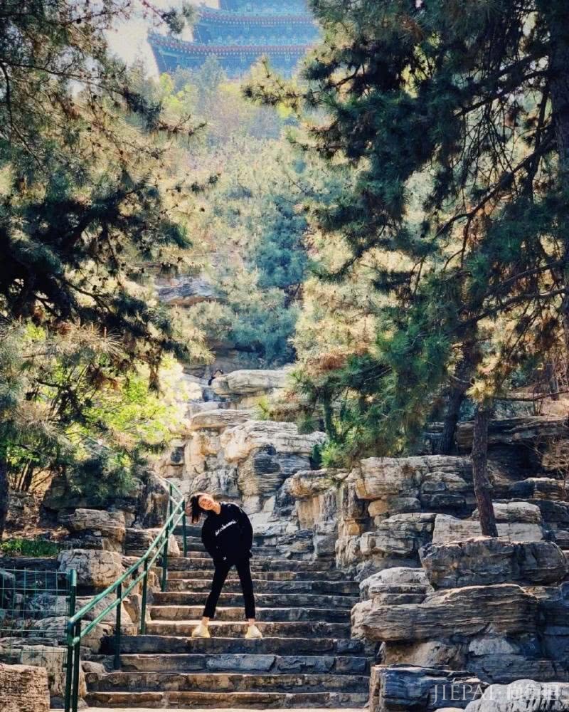 不愧是行走中的穿搭教科书,倪妮刘雯分分钟美爆朋友圈!