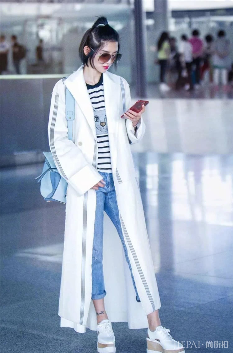 春季怎么穿？这样穿白外套最好看