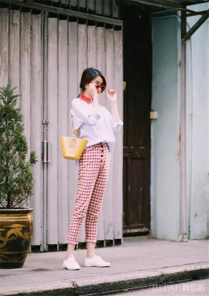 春季穿小白鞋去踏青,舒适又不失文艺感