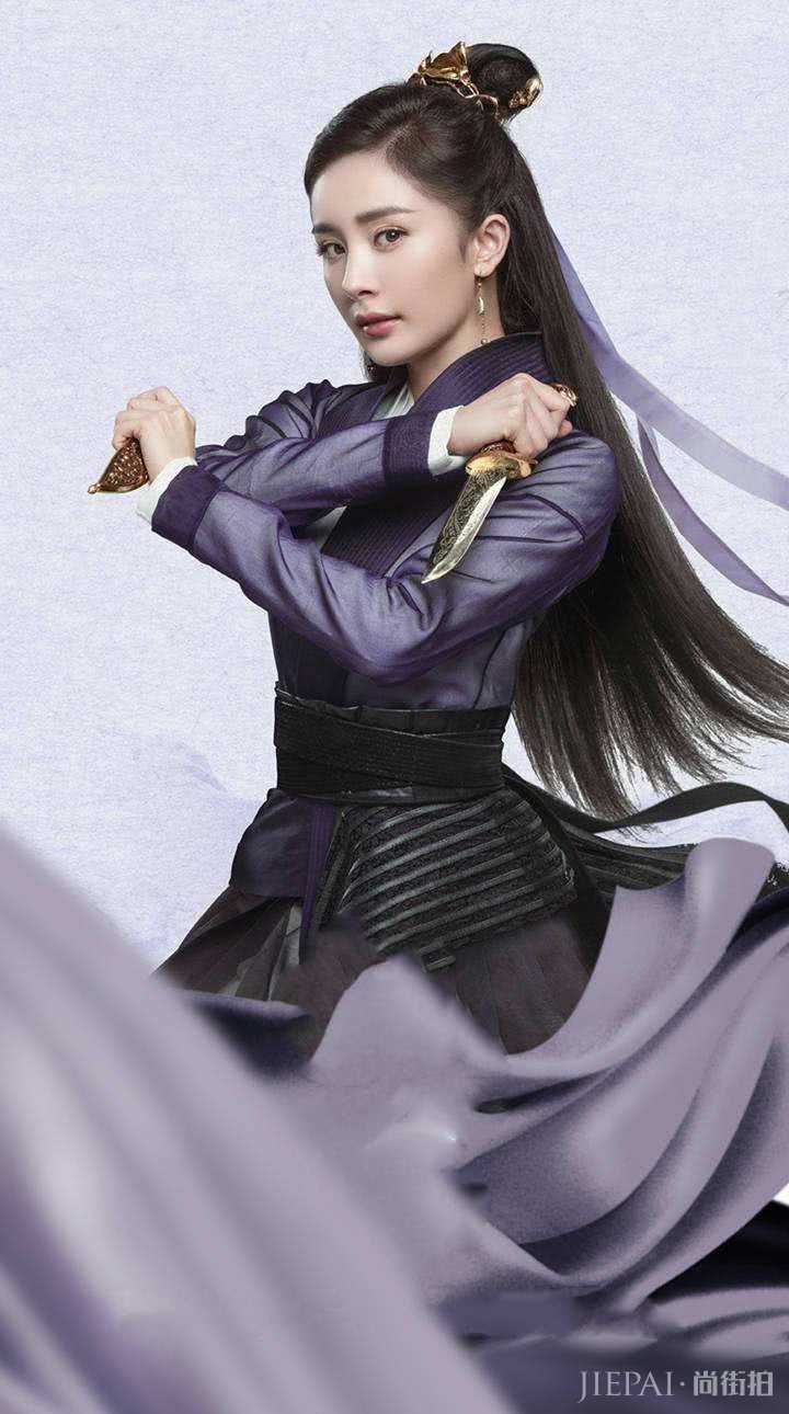 杨幂穿和服搭配樱花背景比花还美，淡妆太唯美