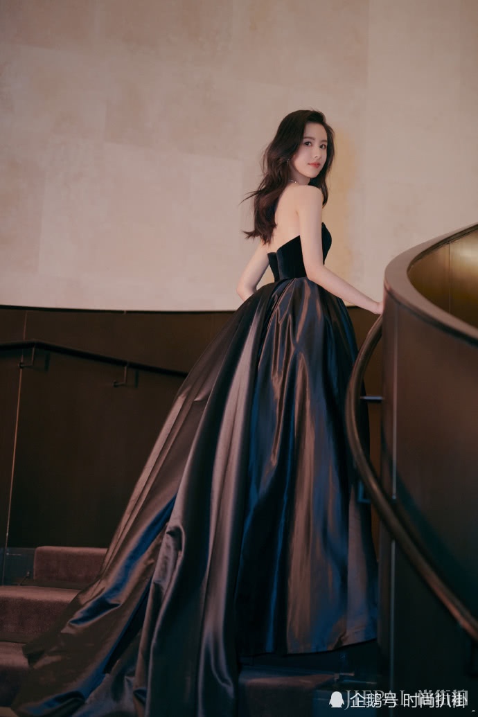 陈都灵港式轻熟风比之前清纯造型惊艳多了