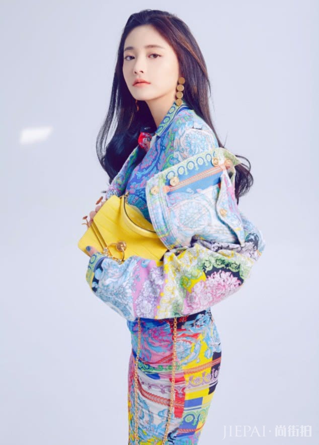 周洁琼穿不贴透明胶带穿不了鞋?新鞋子太另类