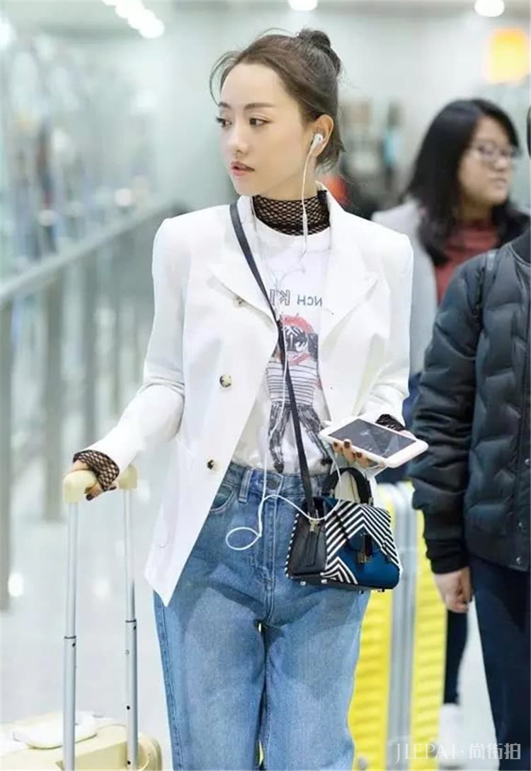 春季怎么穿？这样穿白外套最好看