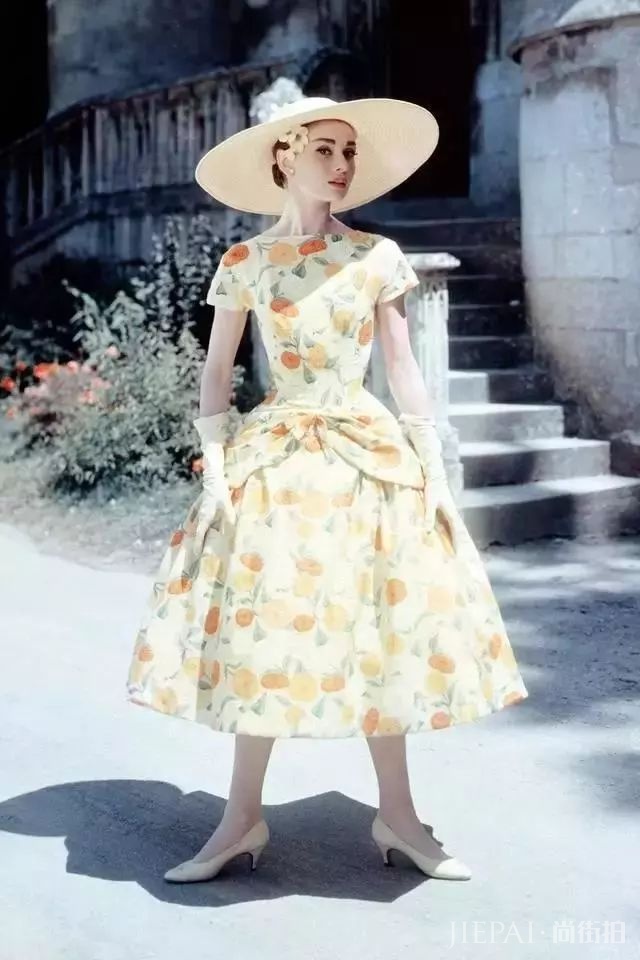 还穿小白鞋?试试现在最新的夏日搭配吧