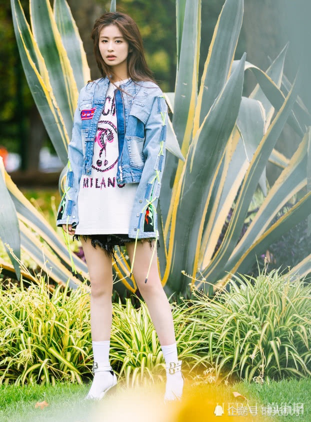 颖儿把及膝的高跟靴穿成了堆堆袜？腿细到逆天了