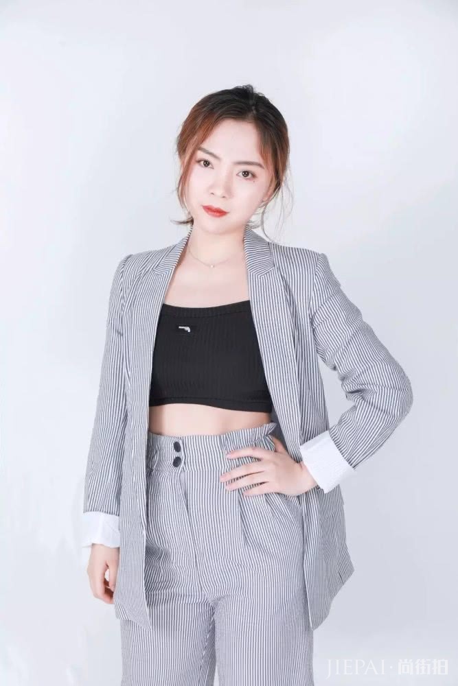 拯救微胖女孩!阔腿裤搭配露腰沟装穿上最讨喜