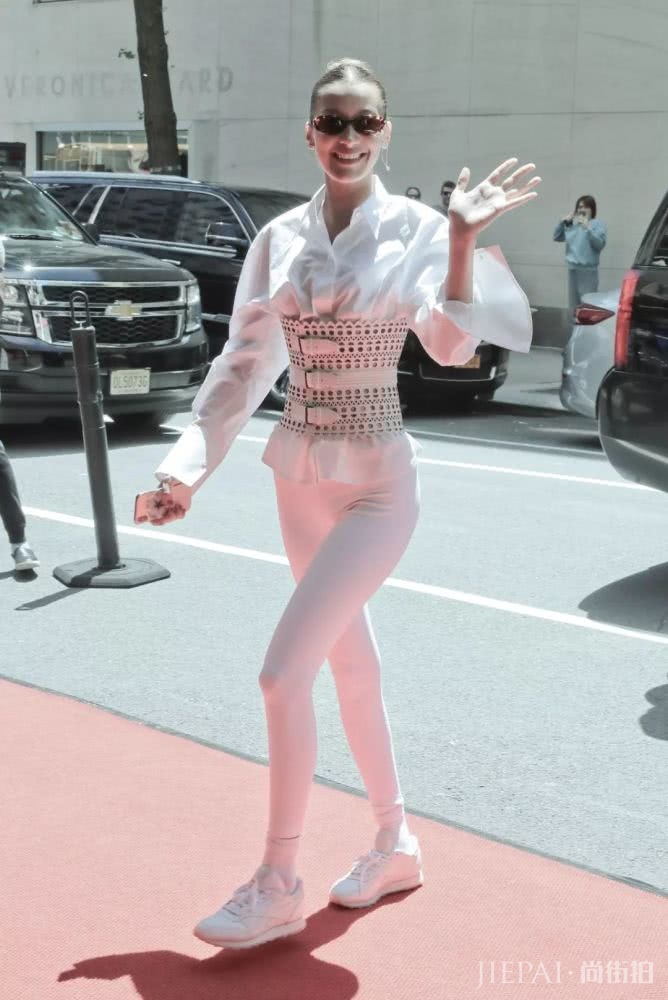 众多女明星中,纯白色谁穿得最高级?