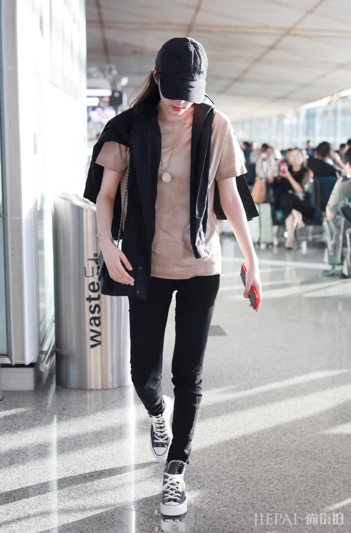 欧阳娜娜剪狗啃头发型!港风造型变化有点大