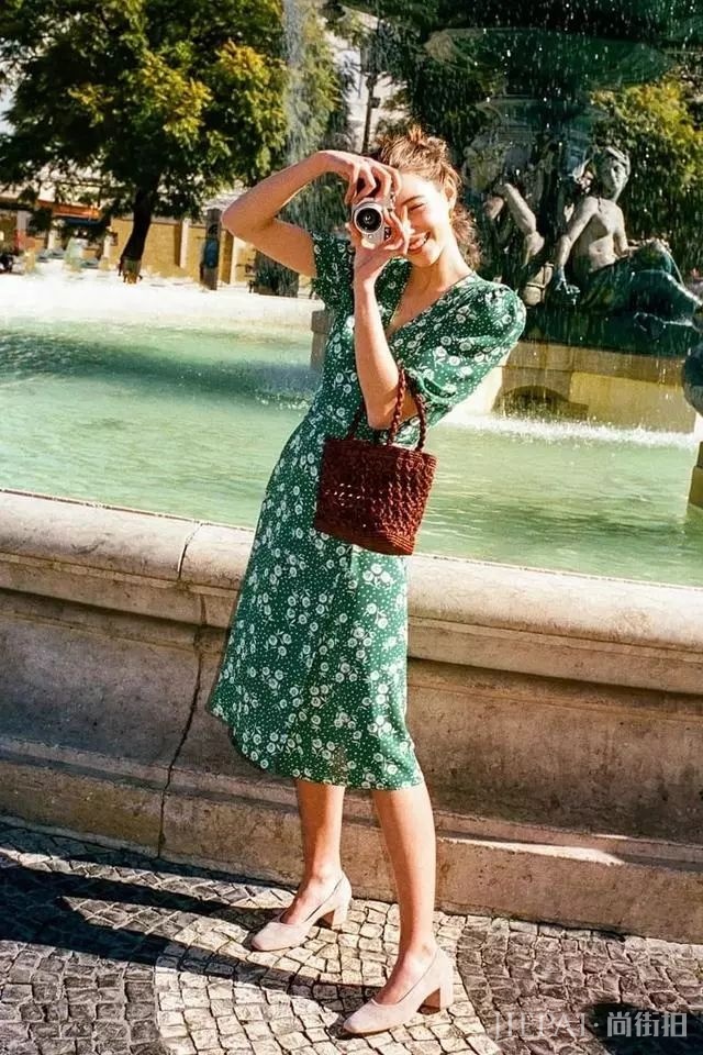 还穿小白鞋?试试现在最新的夏日搭配吧