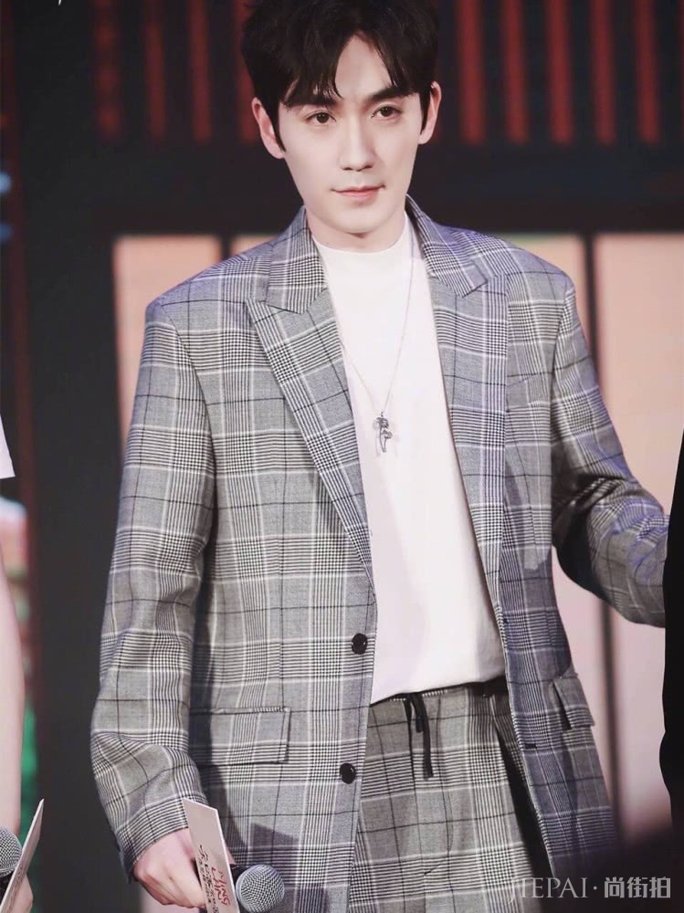 朱一龙变西装男神，连换9套造型，帅得各有风格