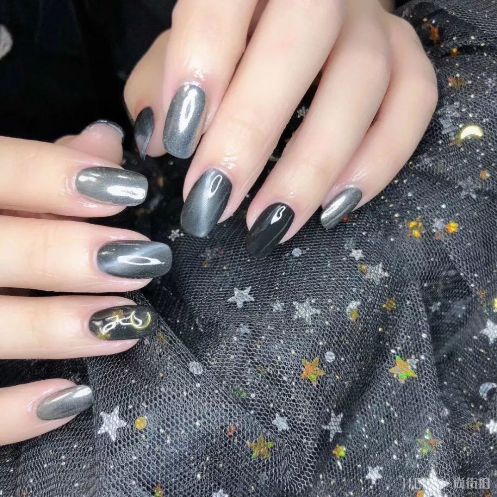 不会化猫系妆？用猫眼美甲去撩人吧