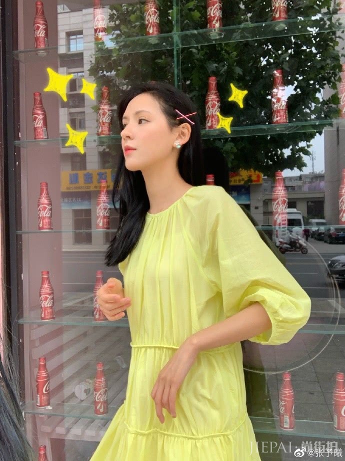 王思聪前女友张予曦晒美照网红味太浓