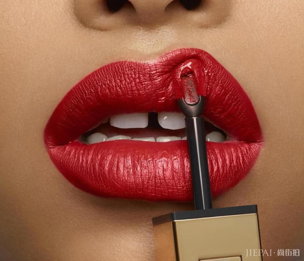 GUCCI重拾彩妆，画风诡异为博眼球？大牌为何爱用牙缝模特？