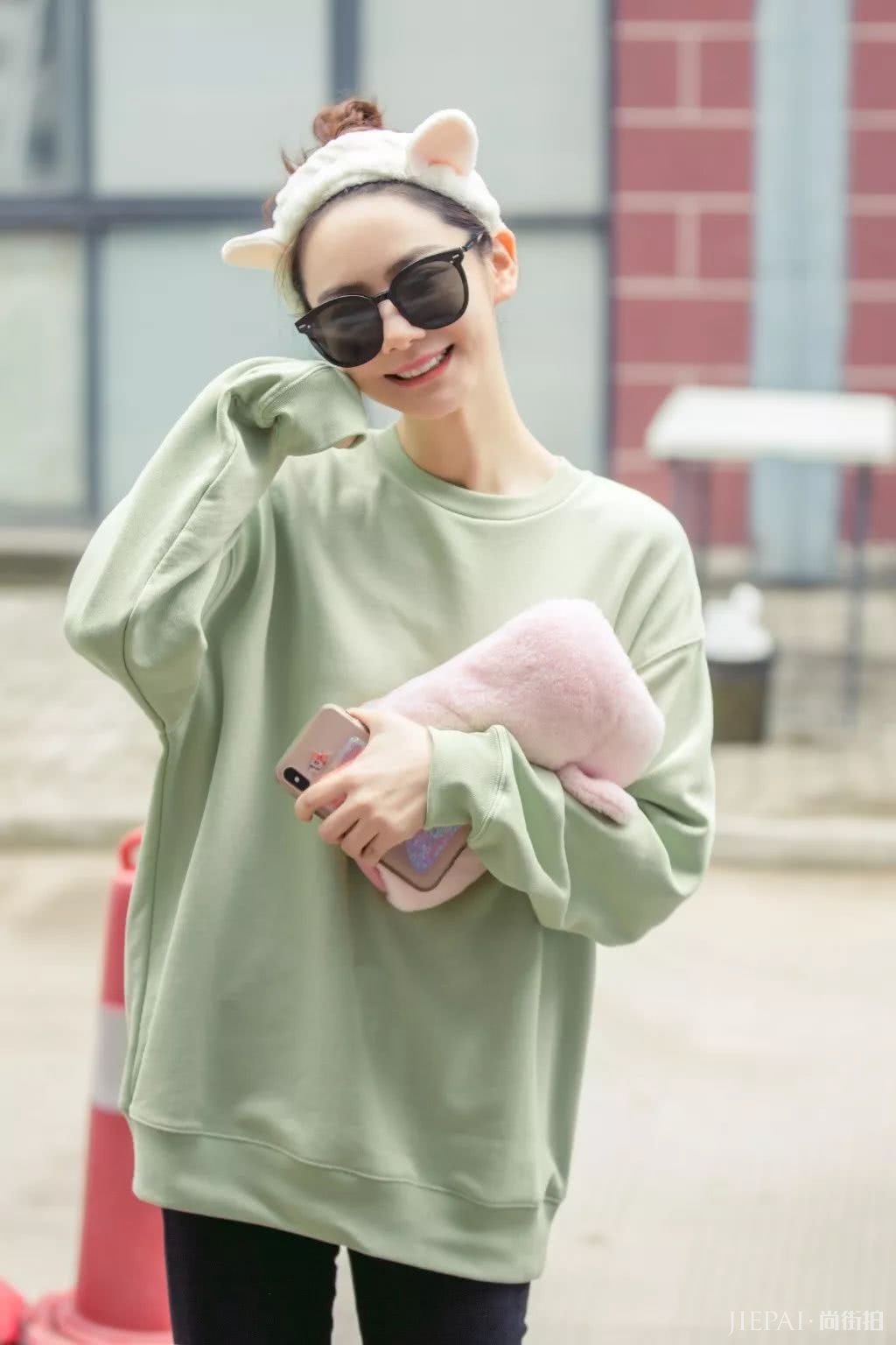 绿色一穿就土?其实穿好了很显白