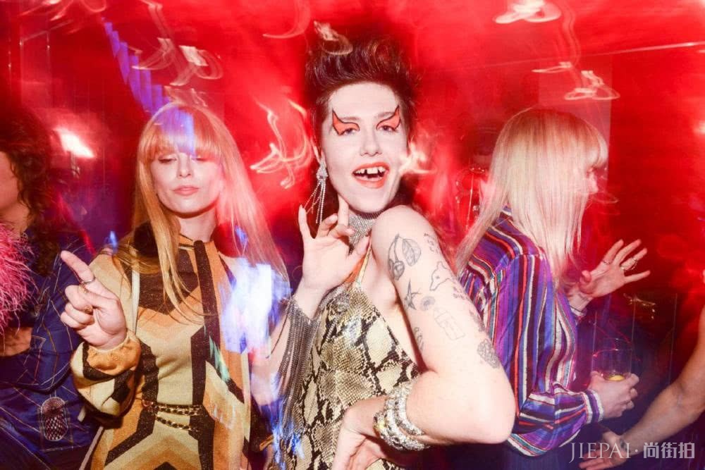 GUCCI重拾彩妆，画风诡异为博眼球？大牌为何爱用牙缝模特？