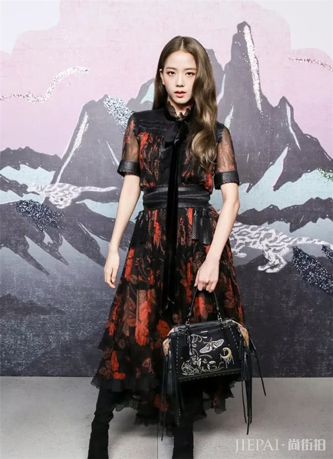 为小仙女备好雪纺连衣裙，性感还很撩人