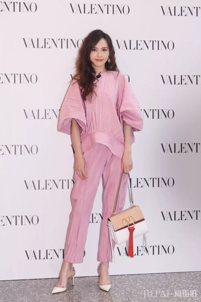 衬衫这样穿,显瘦又好看