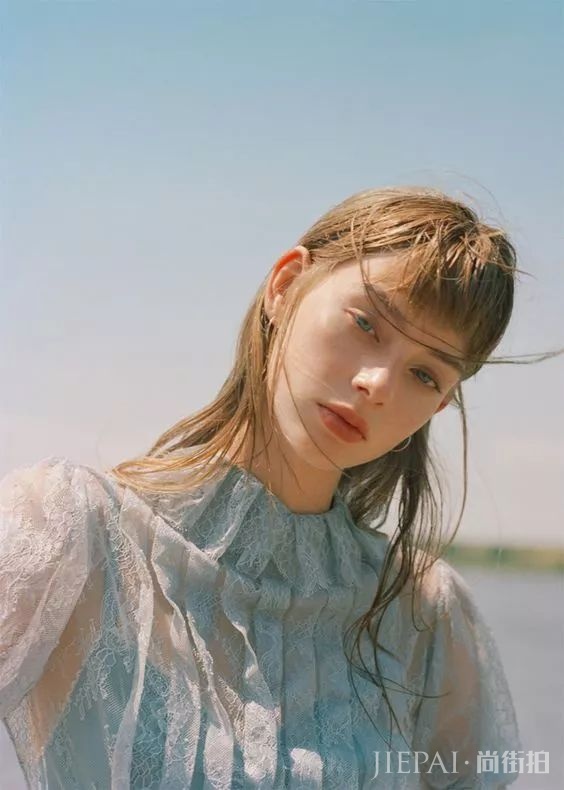 夏天穿什么颜色的衣服容易显白？这里有份超超超详细的攻略