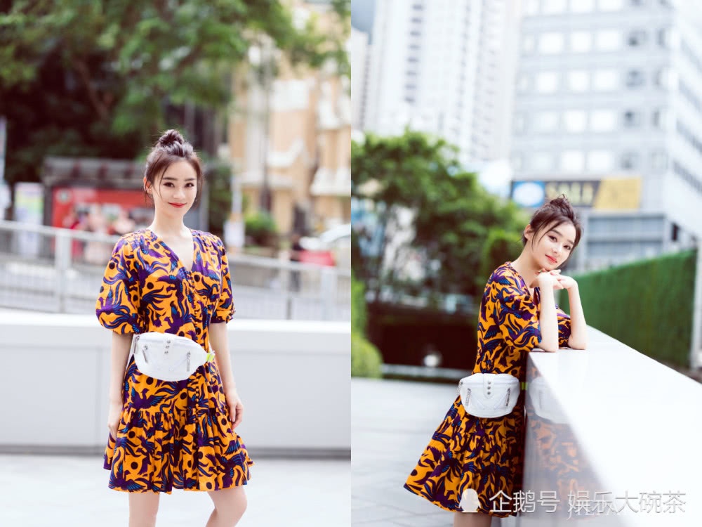 袁姗姗最新街拍,丸子头配连衣裙太减龄,尽显甜美少女风